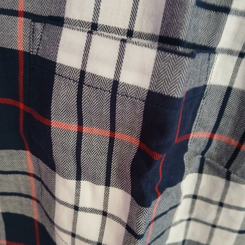 Untuckit Citra  Women's Plaid Long Sleeve Button Down Shirt SZ 4 NWOT - Picture 2 of 8